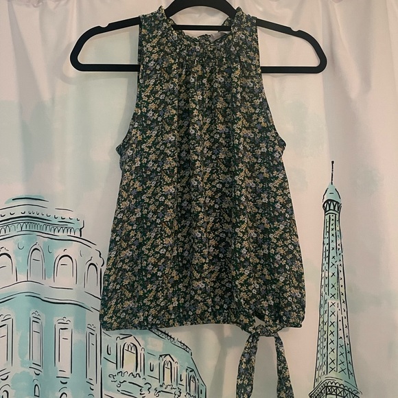 Cute Sienna Sky Sleeveless Blouse with Elastic Bottom - Size XS - Picture 4 of 9